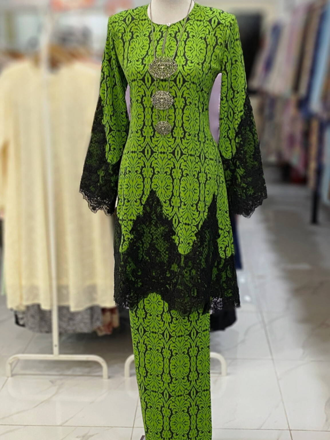 CAMELIA KURUNG BORDER LACE GREEN BLACK – Apple couture